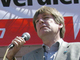 1. Mai in Heidelberg - Mirko Geiger, IG Metall, erläutert die Tarifsituation